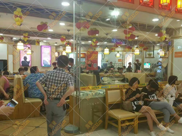 贵州沃尔玛回转火锅分店就餐场外排队等候区