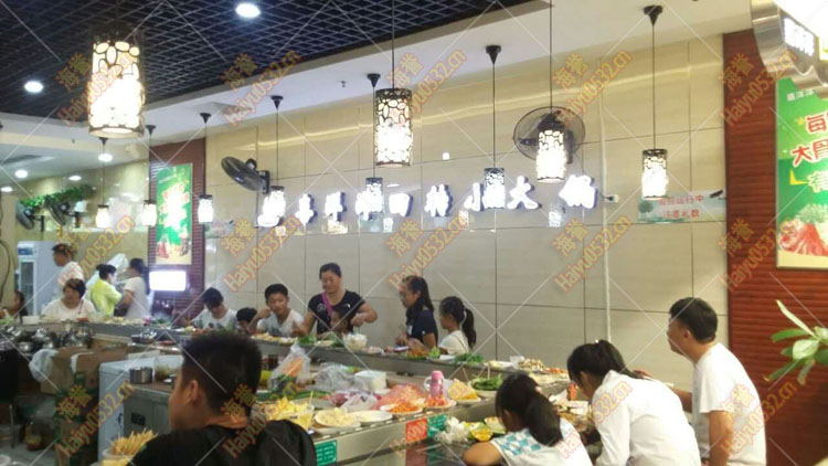 莱西旋转火锅店开业现场图1