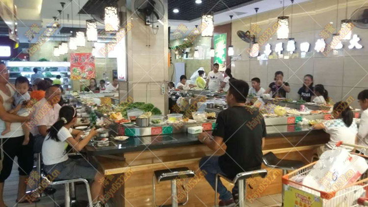 莱西旋转火锅店开业现场图2