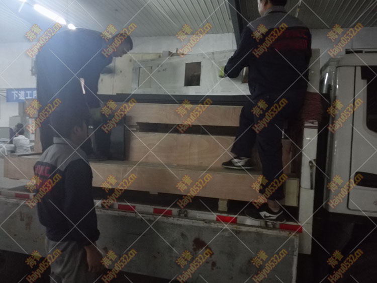 旋转火锅设备连夜发货现场图7